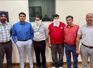 पुलिस की गिरफ्त में दोनों आरोपी राज कुमार और राजेश कुमार।