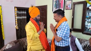 हिन्दू नेता सतिंदर कुमार के घर पहुंचकर की मुलाकात